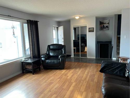 708 8 Street, Fox Creek, AB - Indoor Photo Showing Living Room