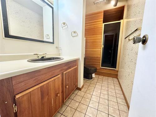 51 Harolds Hollow, Whitecourt, AB - Indoor Photo Showing Bathroom