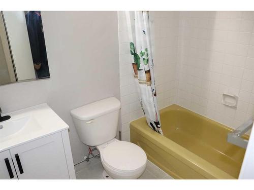 105B-5611 9 Avenue, Edson, AB - Indoor Photo Showing Bathroom