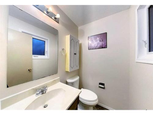 5908 9 Avenue, Edson, AB - Indoor Photo Showing Bathroom