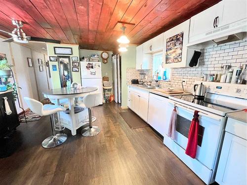 13-660022 Range Road 225.5, Rural Athabasca County, AB - Indoor Photo Showing Kitchen