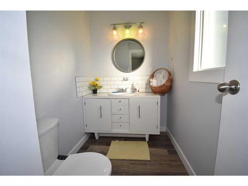 121 Mcpherson Drive, Hinton, AB - Indoor Photo Showing Bathroom