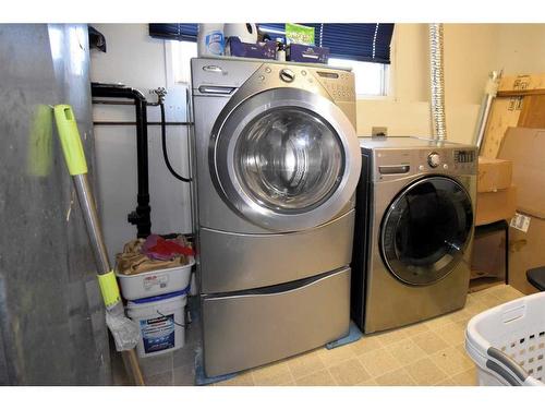 121 Mcpherson Drive, Hinton, AB - Indoor Photo Showing Laundry Room