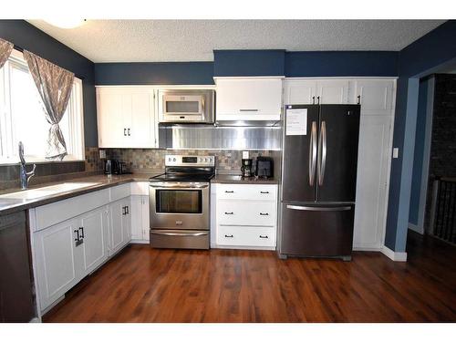 121 Mcpherson Drive, Hinton, AB - Indoor Photo Showing Kitchen With Double Sink