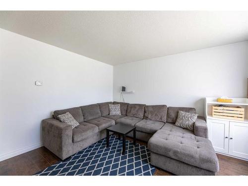 18-441 Switzer Drive, Hinton, AB - Indoor Photo Showing Living Room