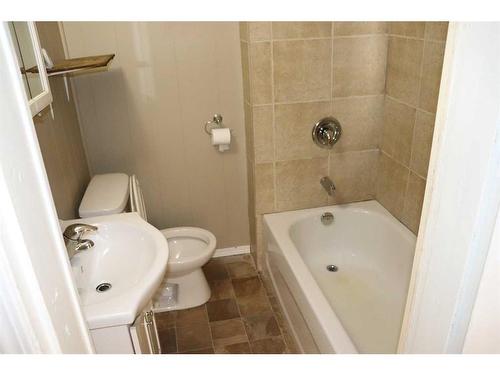 824 51 Street, Edson, AB - Indoor Photo Showing Bathroom