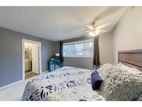 901 13 Avenue Se, Slave Lake, AB - Indoor Photo Showing Bedroom