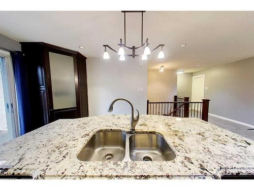 901 13 Avenue Se, Slave Lake, AB - Indoor Photo Showing Kitchen With Double Sink