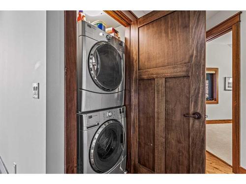 302-710 10Th Street, Canmore, AB - Indoor Photo Showing Laundry Room
