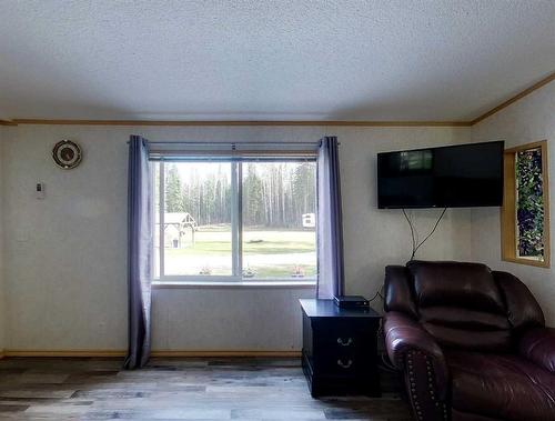 54105C Range Rd 165, Rural Yellowhead County, AB - Indoor Photo Showing Living Room