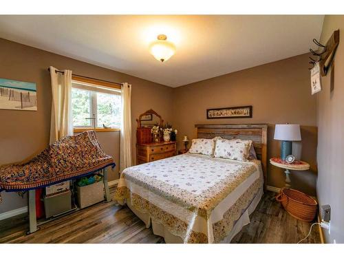 4705 Mountain Road, Brule, AB - Indoor Photo Showing Bedroom