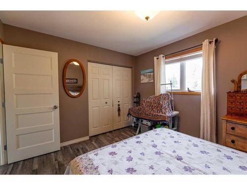 4705 Mountain Road, Brule, AB - Indoor Photo Showing Bedroom