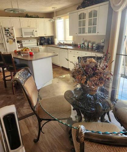 502 8 Street, Fox Creek, AB - Indoor Photo Showing Kitchen