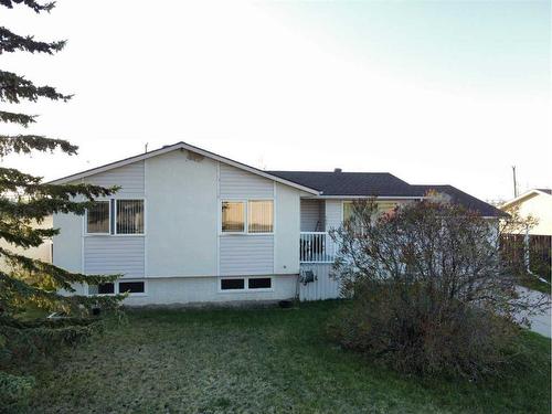 502 8 Street, Fox Creek, AB - Outdoor