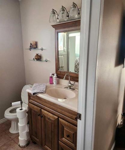 502 8 Street, Fox Creek, AB - Indoor Photo Showing Bathroom