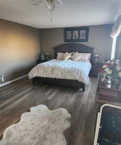 502 8 Street, Fox Creek, AB - Indoor Photo Showing Bedroom
