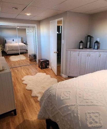 502 8 Street, Fox Creek, AB - Indoor Photo Showing Bedroom