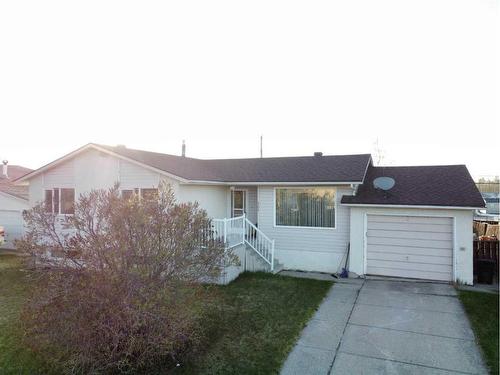 502 8 Street, Fox Creek, AB - Outdoor