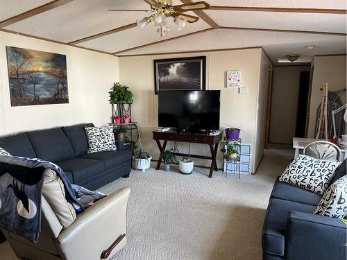 407 9 Street, Fox Creek, AB - Indoor Photo Showing Living Room