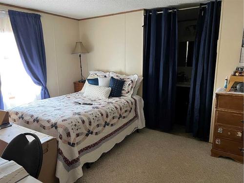 407 9 Street, Fox Creek, AB - Indoor Photo Showing Bedroom