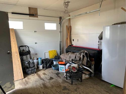 407 9 Street, Fox Creek, AB - Indoor Photo Showing Garage