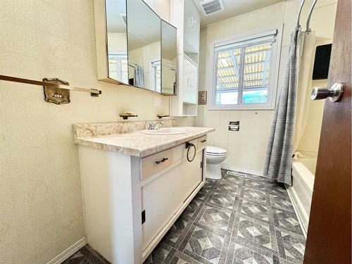 5308 47 Street, Whitecourt, AB - Indoor Photo Showing Bathroom