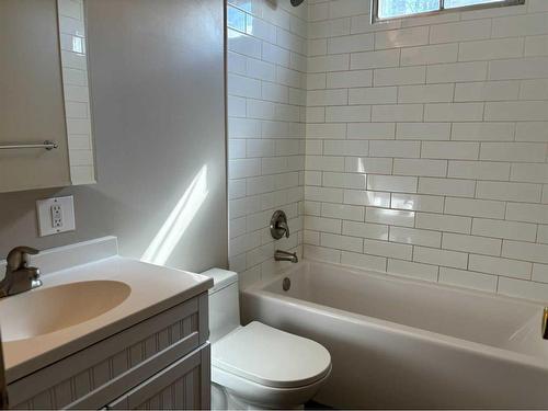 111080 Flats Road, Rural Woodlands County, AB - Indoor Photo Showing Bathroom