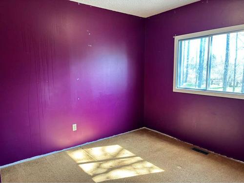 111080 Flats Road, Rural Woodlands County, AB - Indoor Photo Showing Other Room