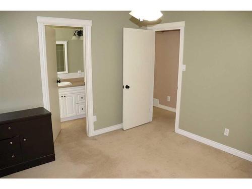 5752 9 Avenue, Edson, AB - Indoor Photo Showing Bedroom