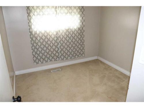 5752 9 Avenue, Edson, AB - Indoor Photo Showing Bedroom