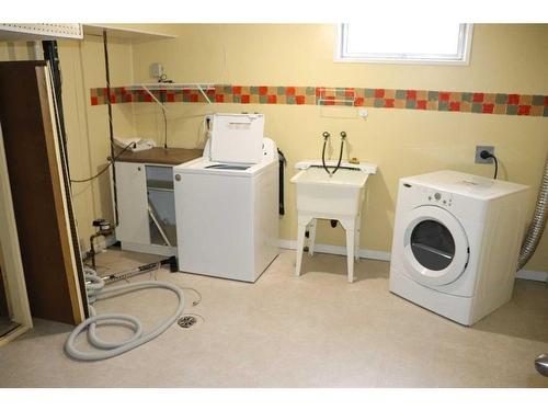 5752 9 Avenue, Edson, AB - Indoor Photo Showing Laundry Room