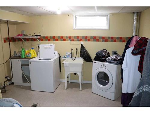 5752 9 Avenue, Edson, AB - Indoor Photo Showing Laundry Room