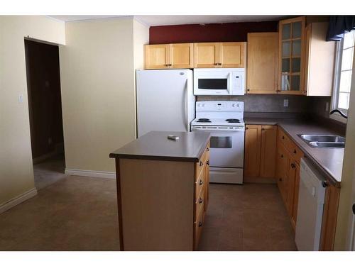 5752 9 Avenue, Edson, AB - Indoor Photo Showing Kitchen With Double Sink