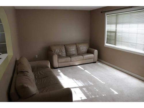 5752 9 Avenue, Edson, AB - Indoor Photo Showing Living Room