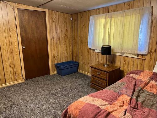 209 4 St, Fox Creek, AB - Indoor Photo Showing Bedroom