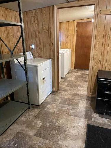 209 4 St, Fox Creek, AB - Indoor Photo Showing Laundry Room