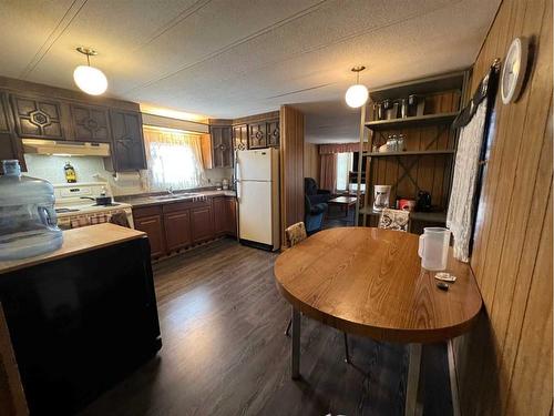 209 4 St, Fox Creek, AB - Indoor Photo Showing Kitchen