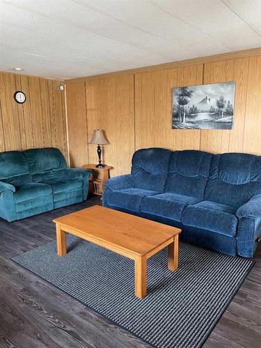 209 4 St, Fox Creek, AB - Indoor Photo Showing Living Room