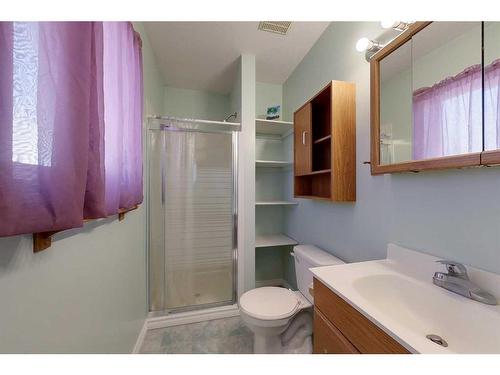 513 7 Street Sw, Slave Lake, AB - Indoor Photo Showing Bathroom
