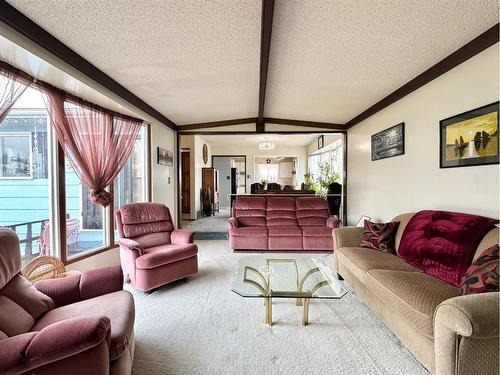 16 Walker Avenue, Swan Hills, AB - Indoor Photo Showing Living Room