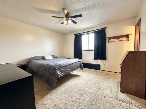 16 Walker Avenue, Swan Hills, AB - Indoor Photo Showing Bedroom