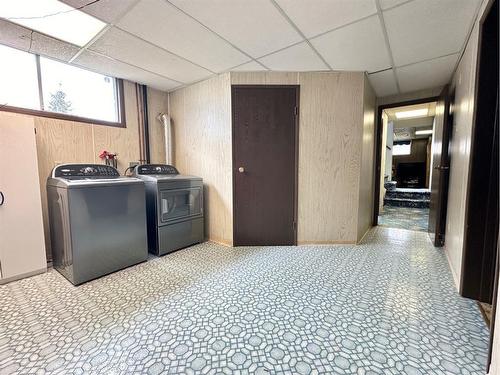 16 Walker Avenue, Swan Hills, AB - Indoor Photo Showing Laundry Room