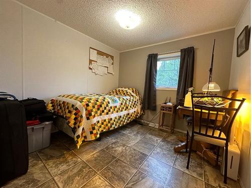 592062 Highway 32, Rural Woodlands County, AB - Indoor Photo Showing Bedroom