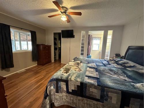 592062 Highway 32, Rural Woodlands County, AB - Indoor Photo Showing Bedroom