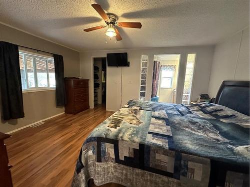 592062 Highway 32, Rural Woodlands County, AB - Indoor Photo Showing Bedroom