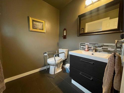 55 Hillside Crescent, Swan Hills, AB - Indoor Photo Showing Bathroom
