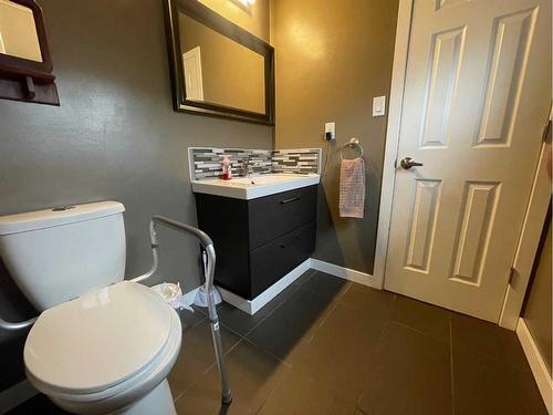 55 Hillside Crescent, Swan Hills, AB - Indoor Photo Showing Bathroom