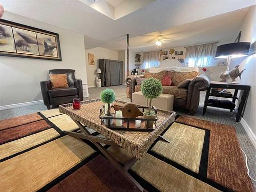 55 Hillside Crescent, Swan Hills, AB - Indoor Photo Showing Living Room