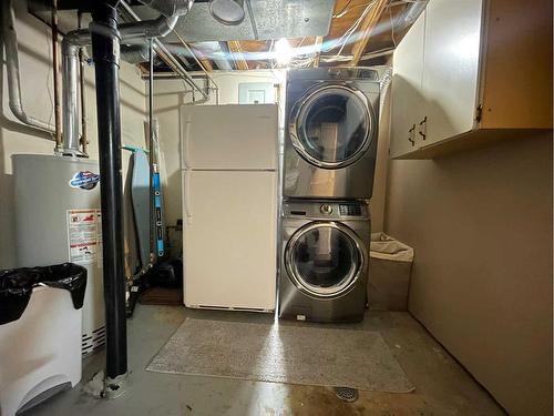55 Hillside Crescent, Swan Hills, AB - Indoor Photo Showing Laundry Room
