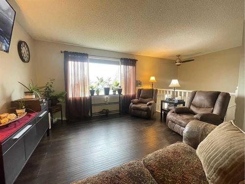 55 Hillside Crescent, Swan Hills, AB - Indoor Photo Showing Living Room